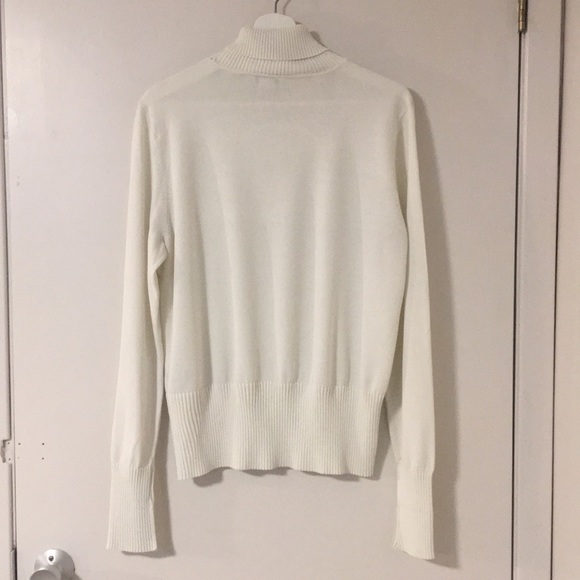 White long sleeves turtleneck (Rayon/Nylon) - Picture 3 of 3